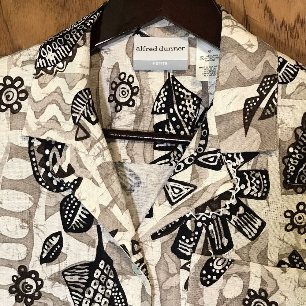 Alfred Dunner Women's size 6P Geometric Woven Blouse Short Sleeve Button-Up Top